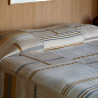Home textiles: blankets, pillows and cashmere | Hermès Netherlands